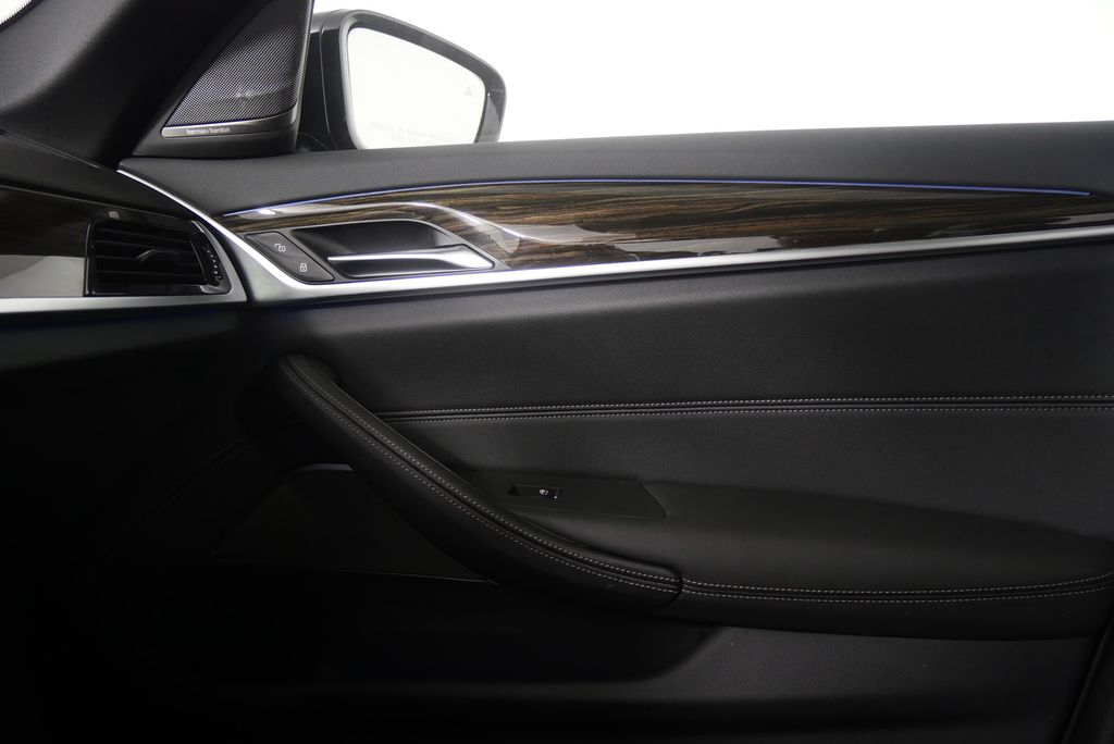 Thumbnail: 2023 BMW 5 Series - 29