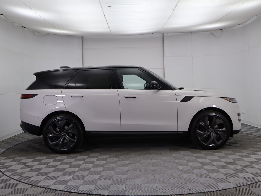 2025 Land Rover Range Rover Sport SE 4