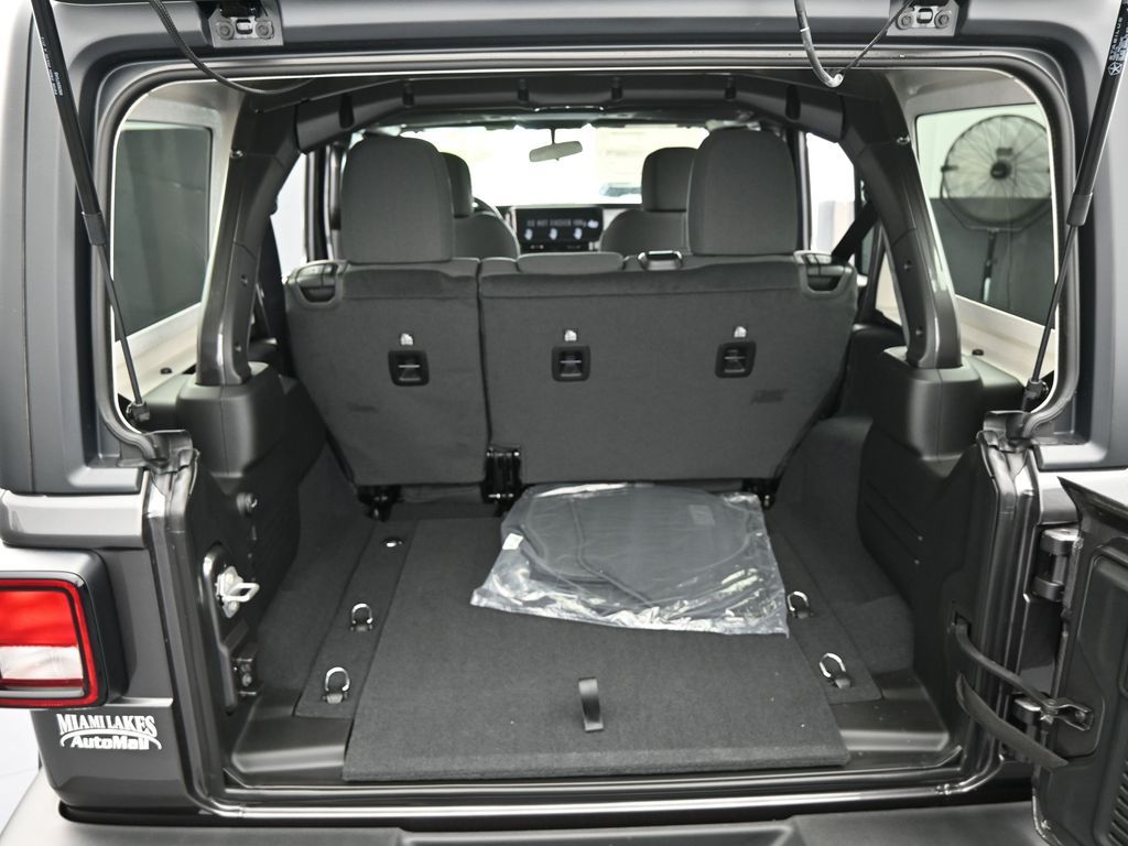 New 2026 Granite Crystal Metallic Clearcoat Jeep Sport image 29