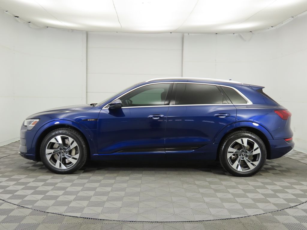 2022 Audi e-tron Premium 8