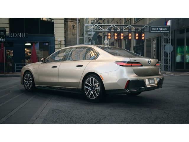 Thumbnail: 2026 BMW 7 Series - 2
