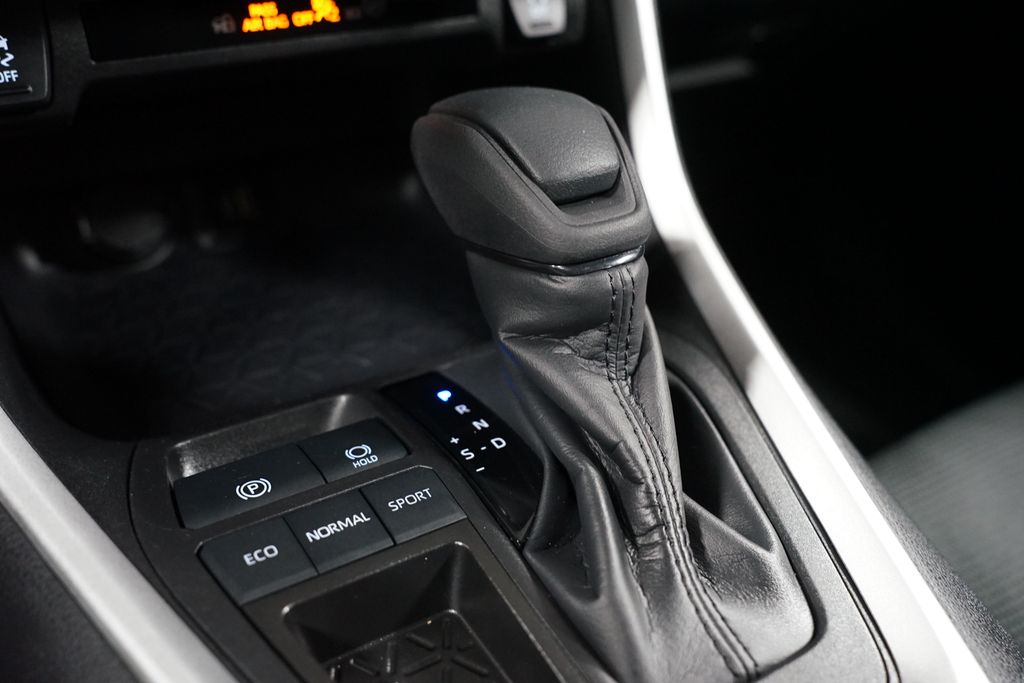 Thumbnail: 2025 Toyota RAV4 - 21