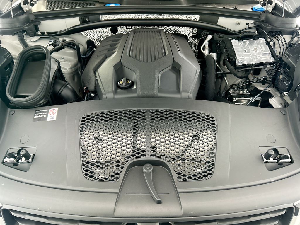 Thumbnail: 2026 Porsche Macan - 29