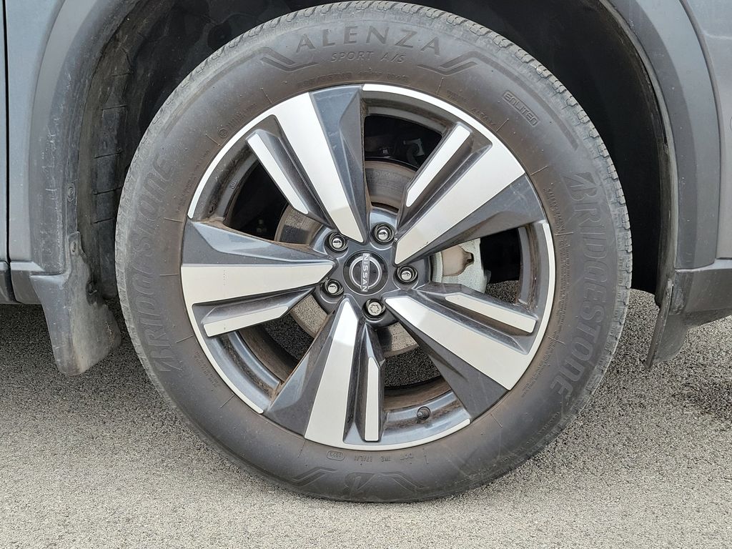 View vehicle photo 5