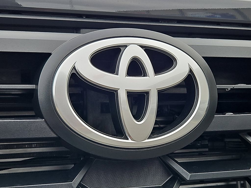 Thumbnail: 2025 Toyota Tacoma - 18