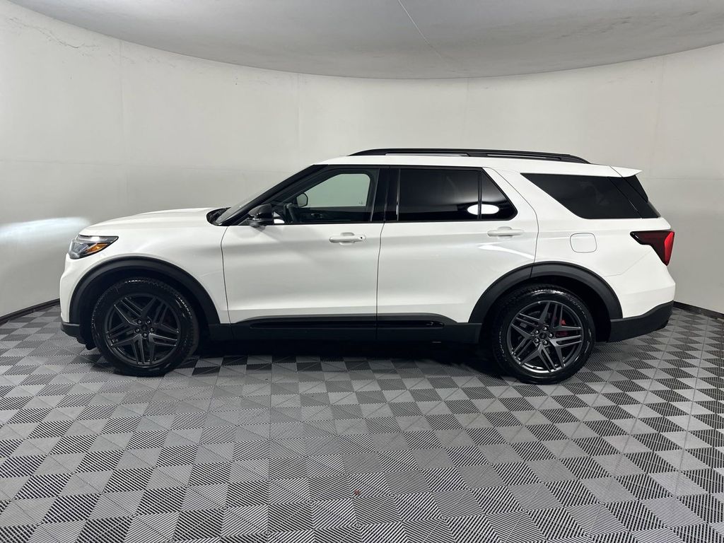 2025 Ford Explorer ST 4