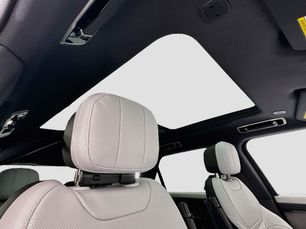 Thumbnail: 2026 Land Rover Range Rover Sport - 17