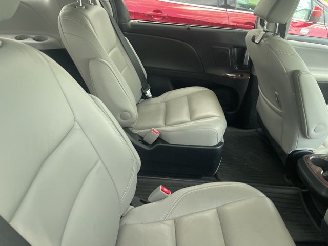 Thumbnail: 2019 Toyota Sienna - 7