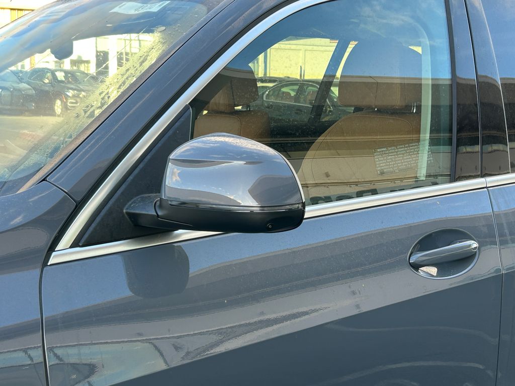 Thumbnail: 2026 BMW X7 - 10