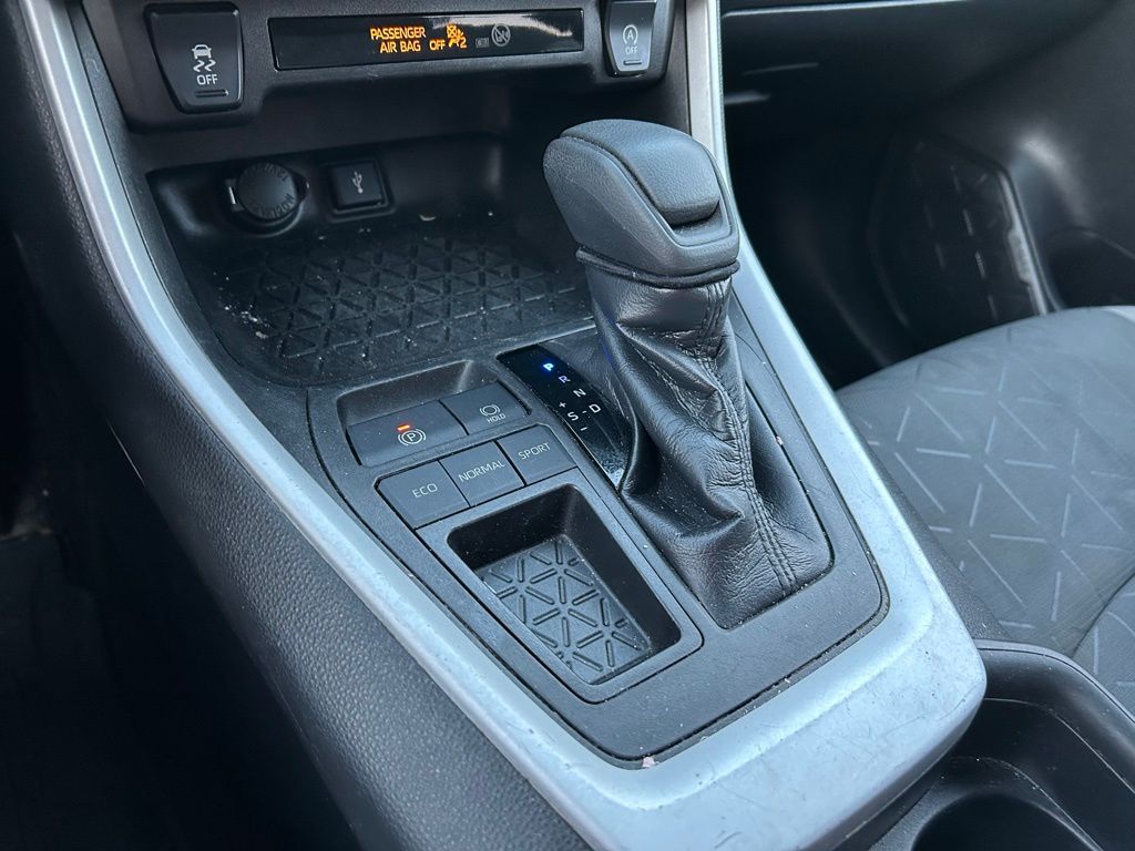 Thumbnail: 2021 Toyota RAV4 - 27