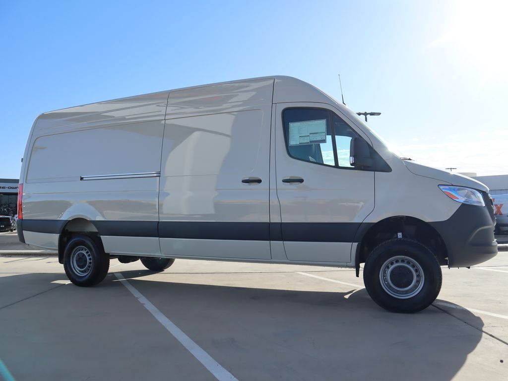 Thumbnail: 2025 Mercedes-Benz Sprinter - 4
