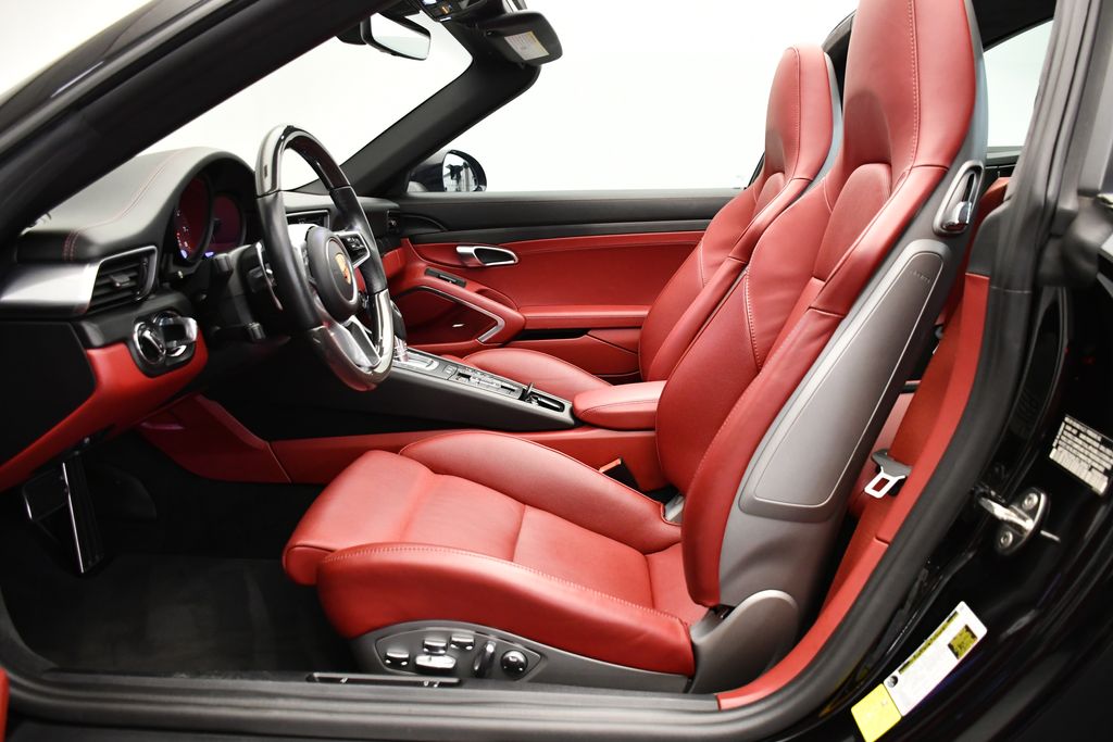 Thumbnail: 2018 Porsche 911 - 5