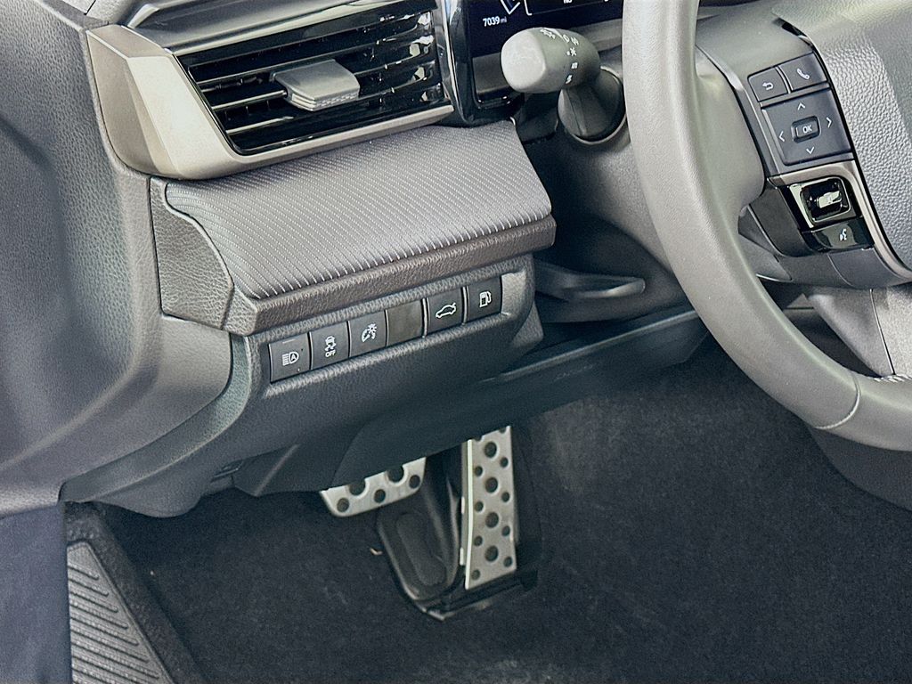 Thumbnail: 2025 Toyota Camry - 10