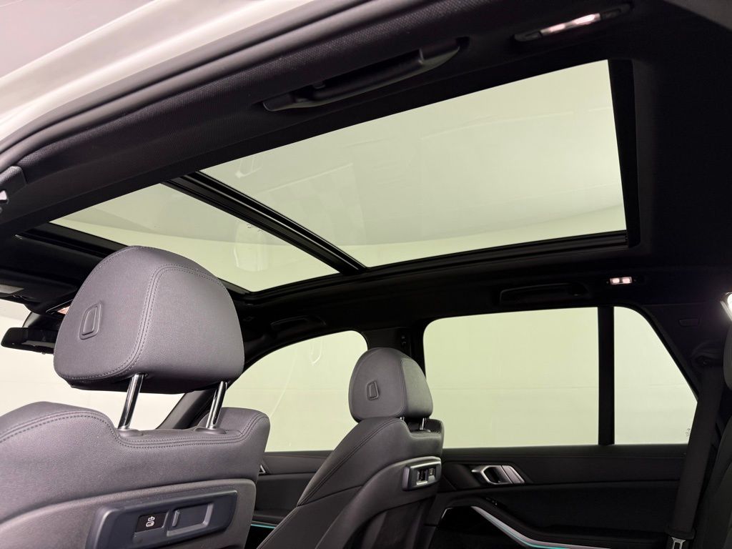 Thumbnail: 2021 BMW X5 - 22