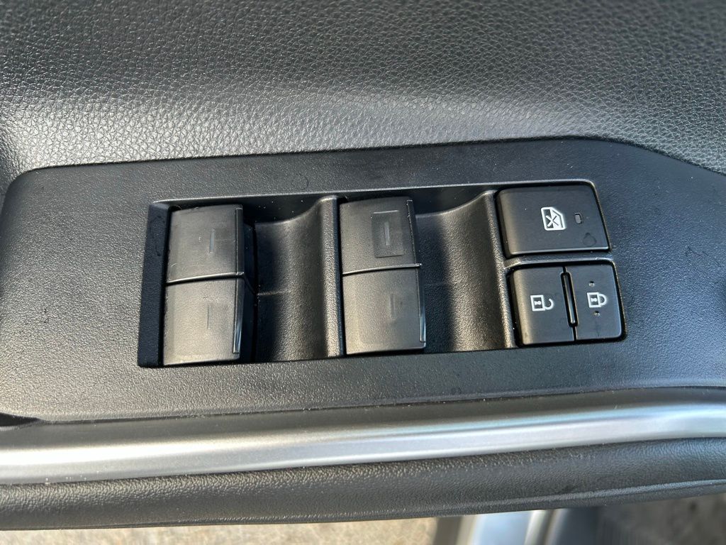 Thumbnail: 2023 Toyota Highlander - 18