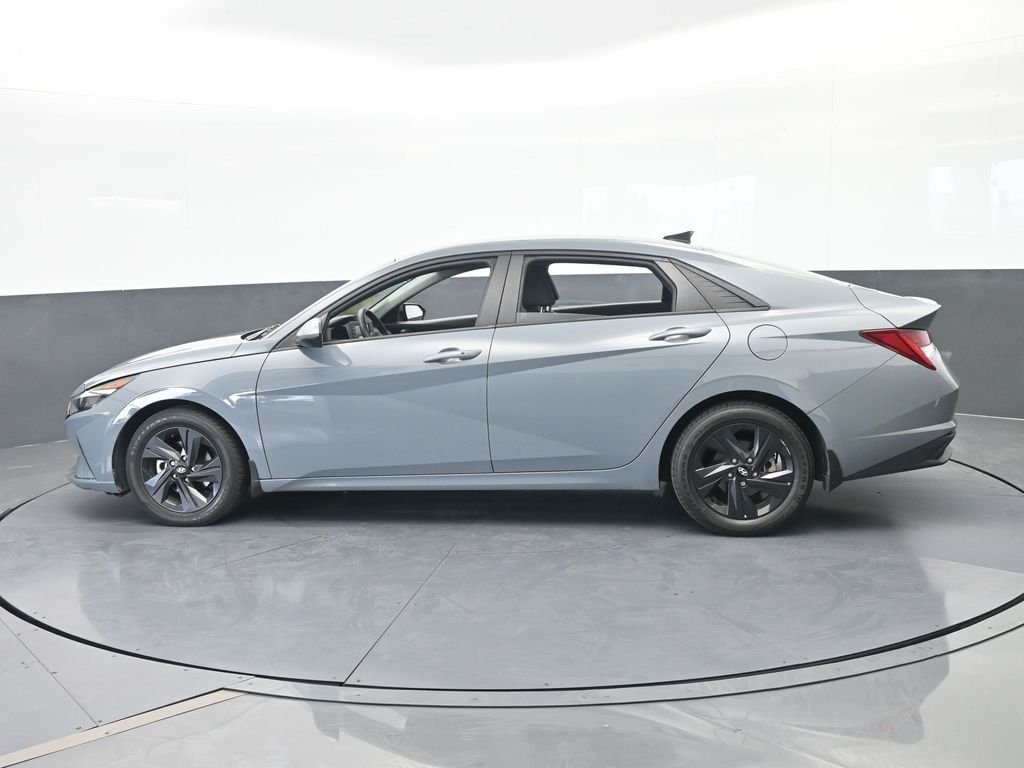 Used 2022 Electric Shadow Hyundai Blue image 3