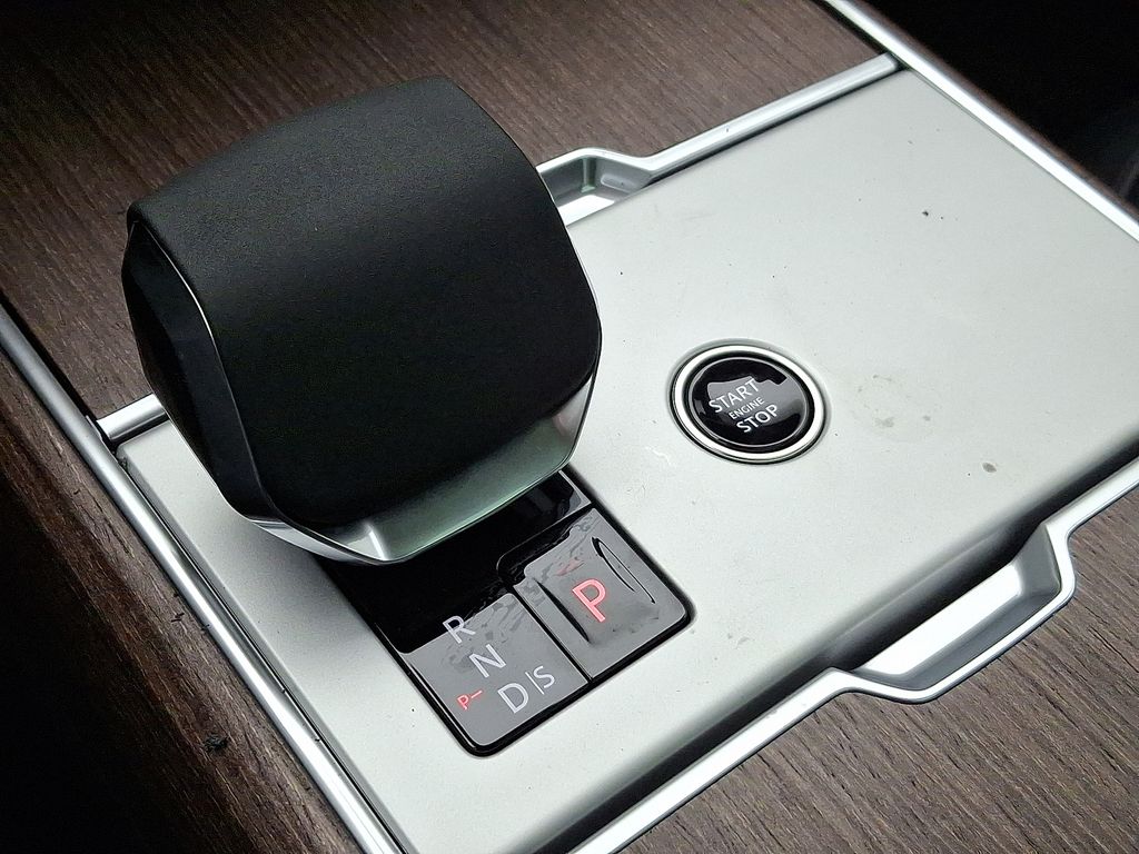 Thumbnail: 2026 Land Rover Range Rover - 12