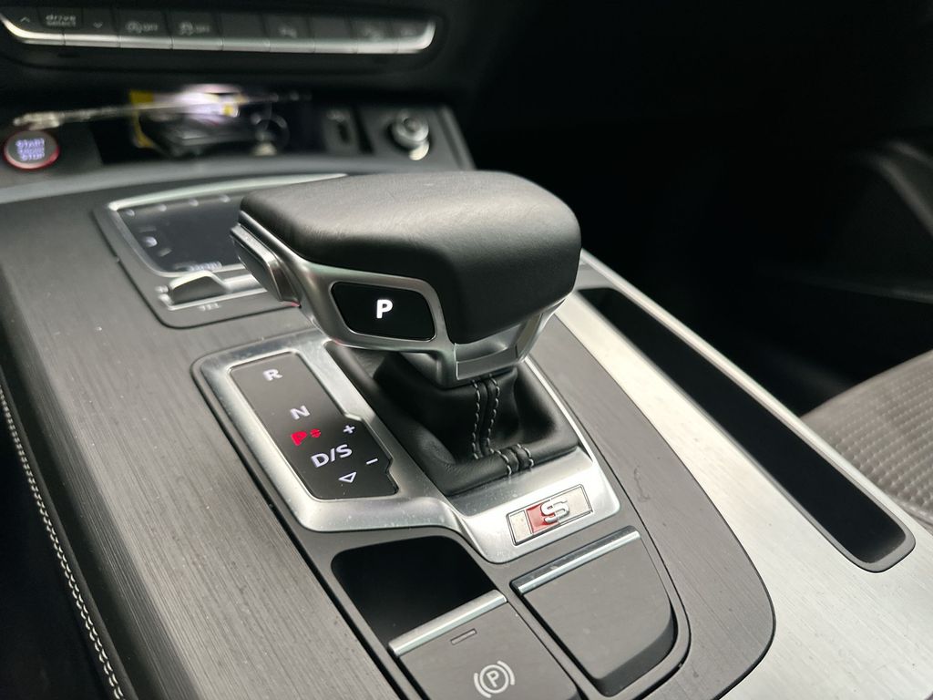 Thumbnail: 2020 Audi SQ5 - 12
