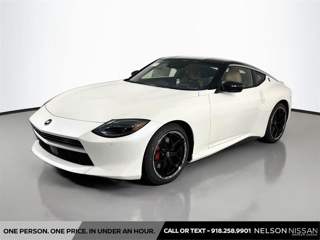 Pearl White/Super Black 2027 Nissan Z Coupe Rear-Wheel Drive 9-Speed Automatic