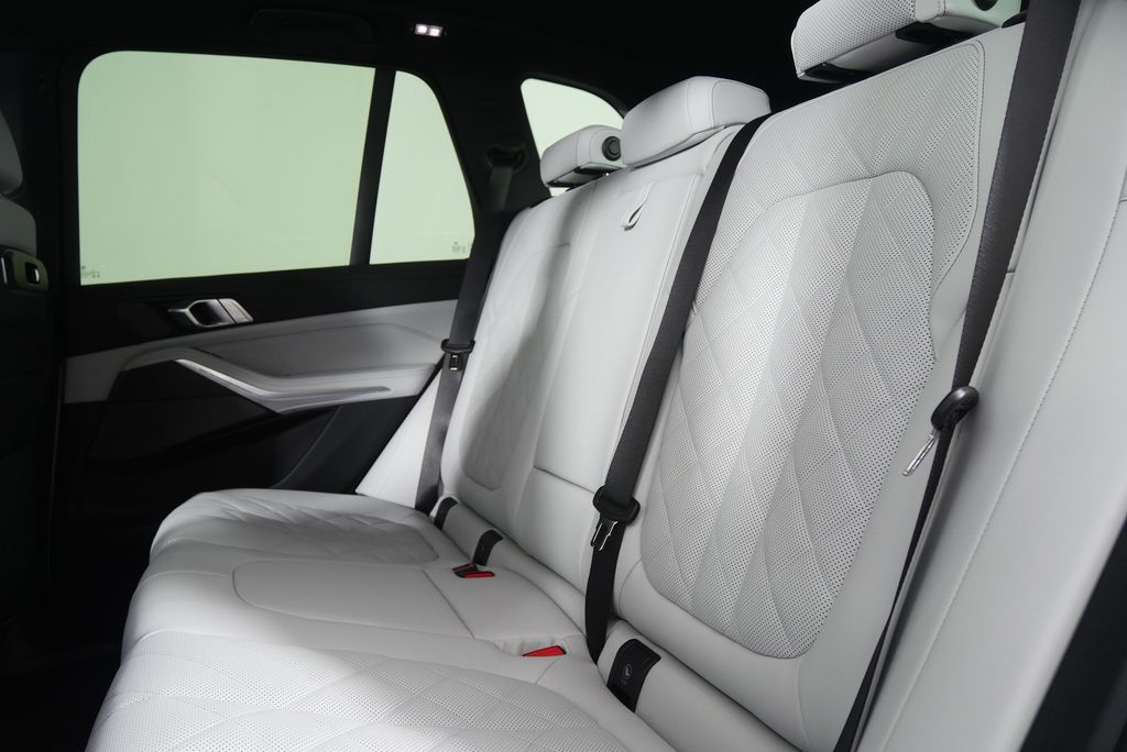 Thumbnail: 2026 BMW X5 - 13