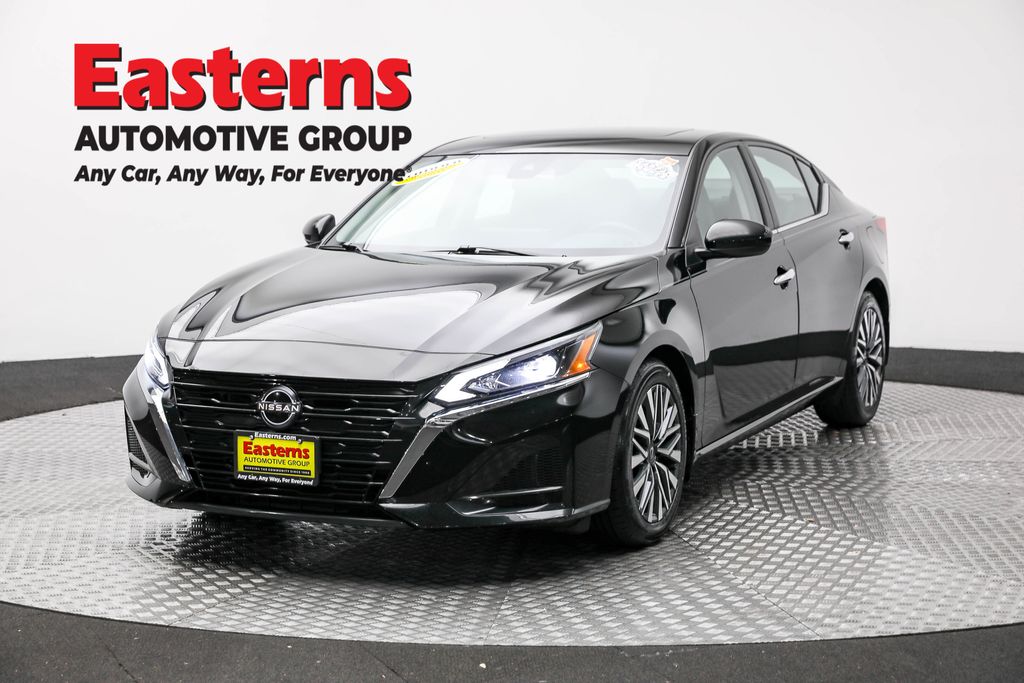 2023 Nissan Altima SV's photo