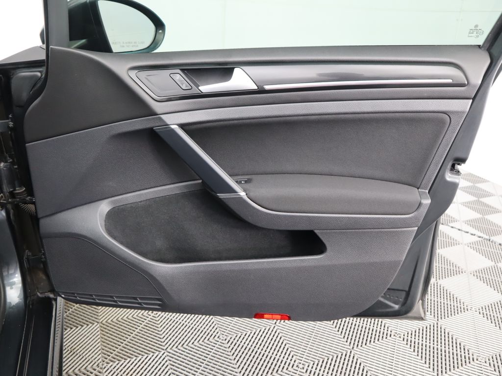 Thumbnail: 2015 Volkswagen Golf - 24