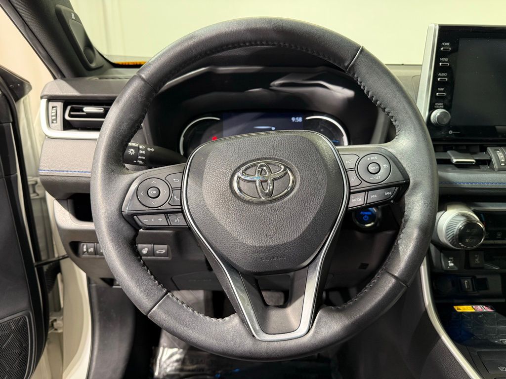 Thumbnail: 2022 Toyota RAV4 - 24