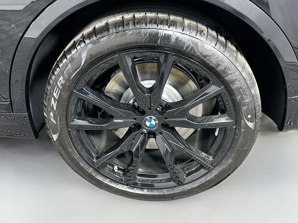 Thumbnail: 2026 BMW X7 - 23