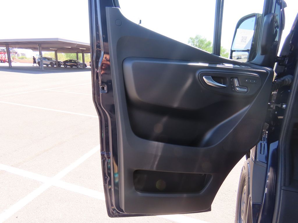 Thumbnail: 2025 Mercedes-Benz Sprinter - 22