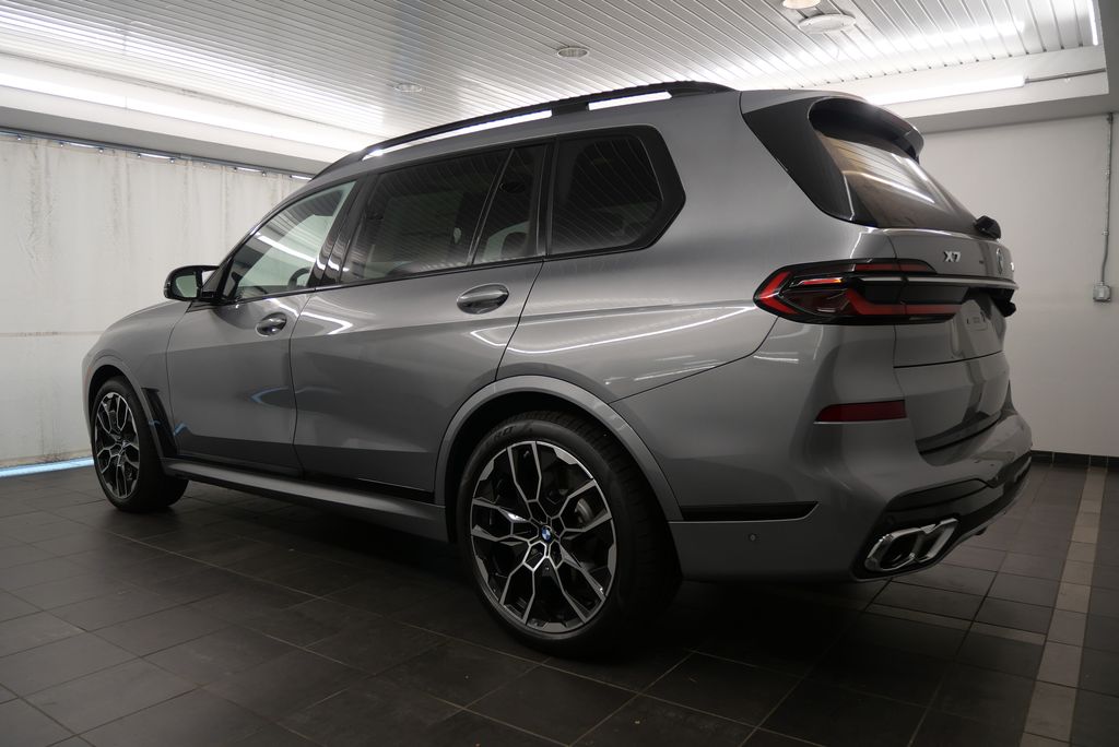 2025 BMW X7 M60i 4