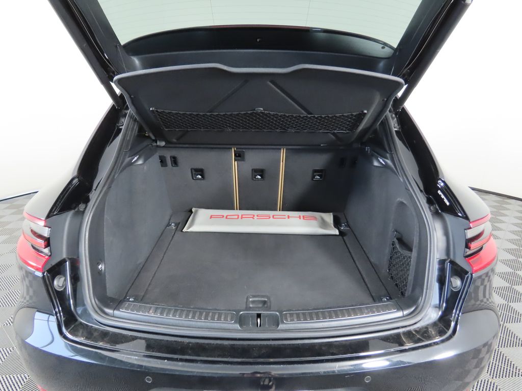 2017 Porsche Macan Base 28