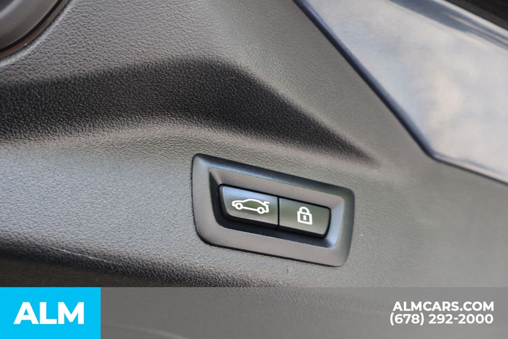 Used 2022 Gray BMW xDrive40i image 27