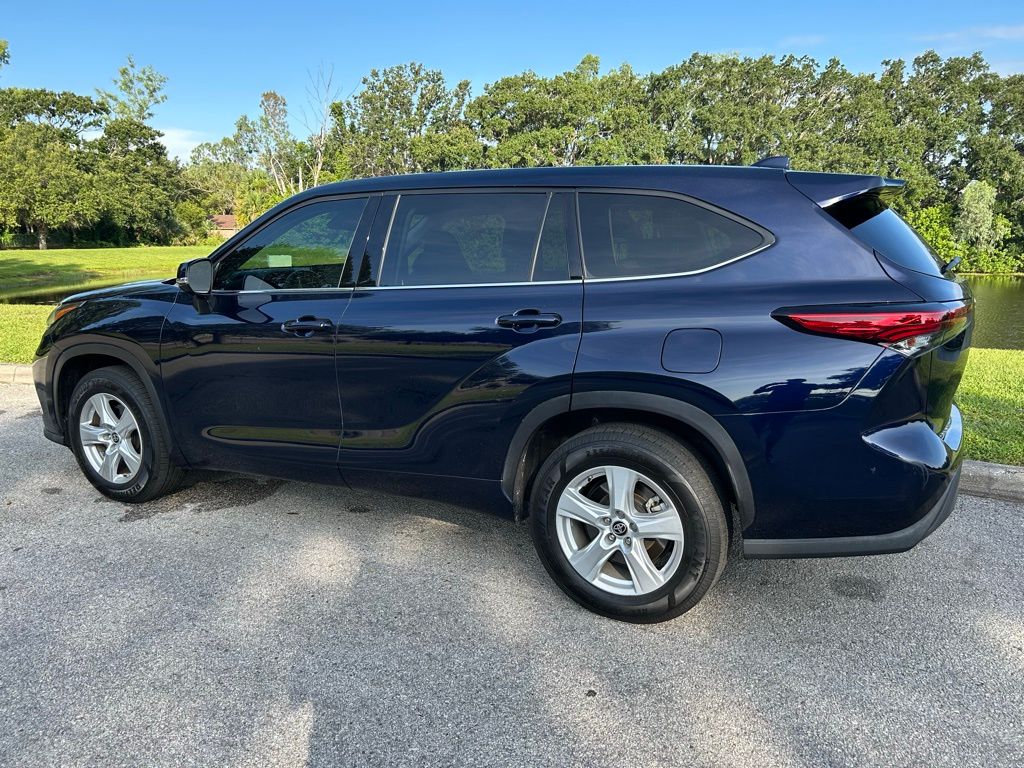 2021 Toyota Highlander LE 3