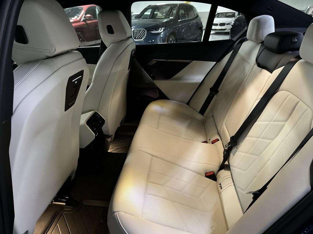 Thumbnail: 2026 BMW 5 Series - 23