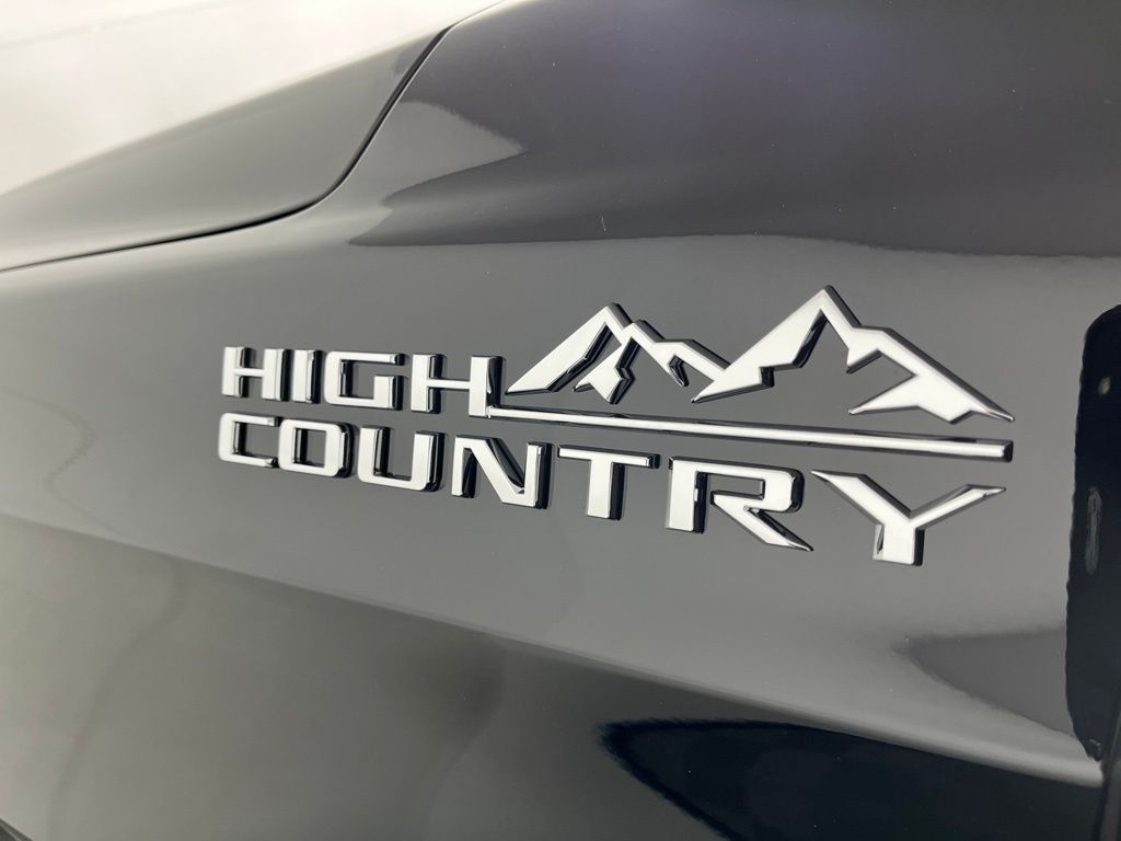 Thumbnail: 2026 Chevrolet Suburban - 23