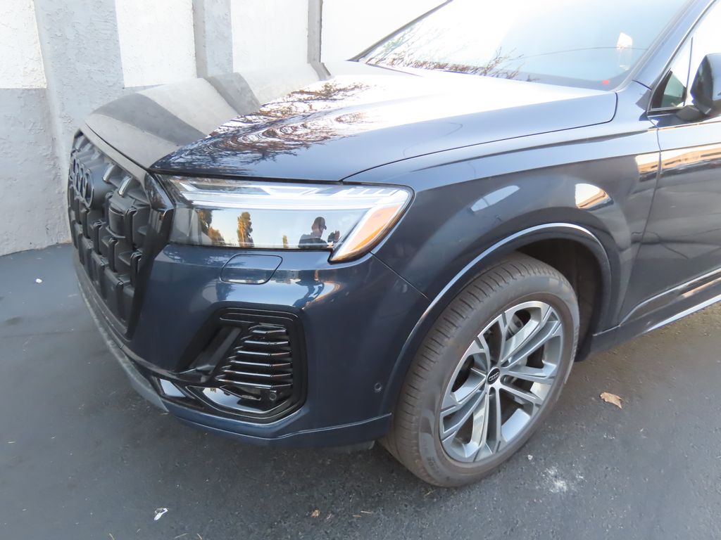 Thumbnail: 2025 Audi Q7 - 2