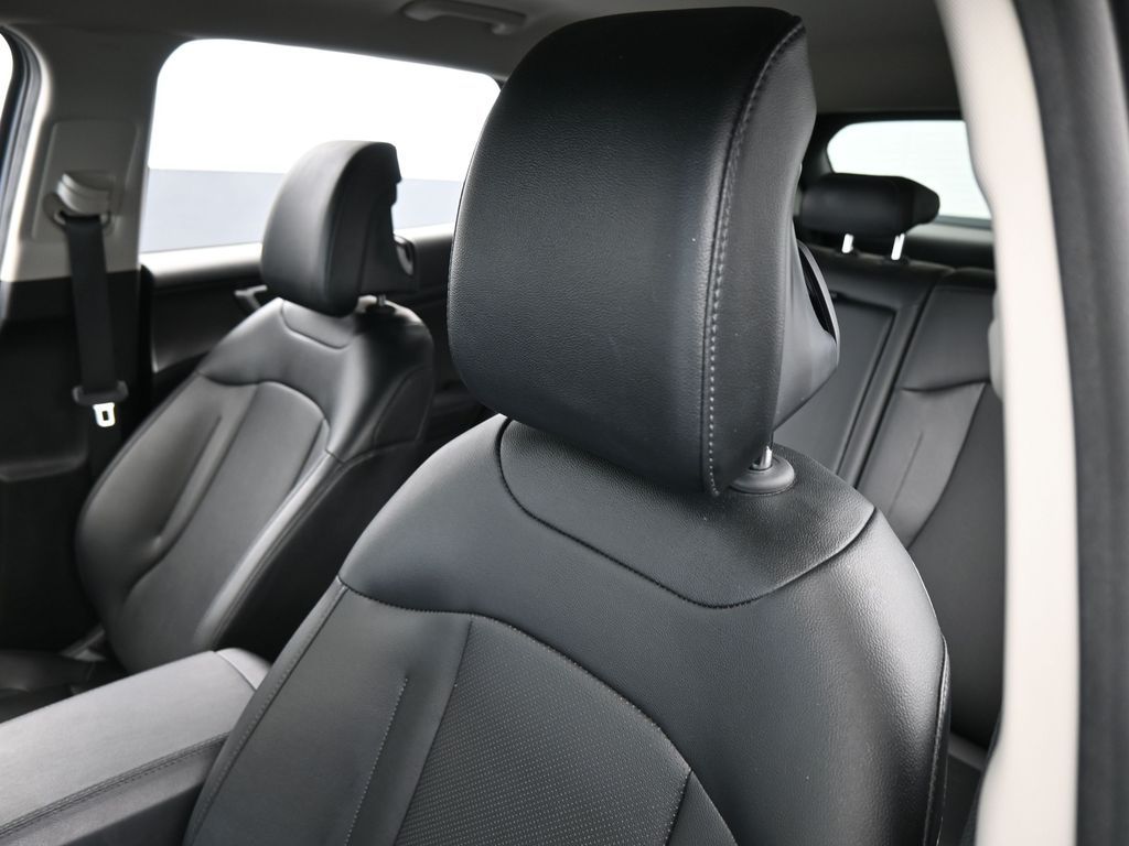 Used 2025 Everlasting Silver Kia EX image 16