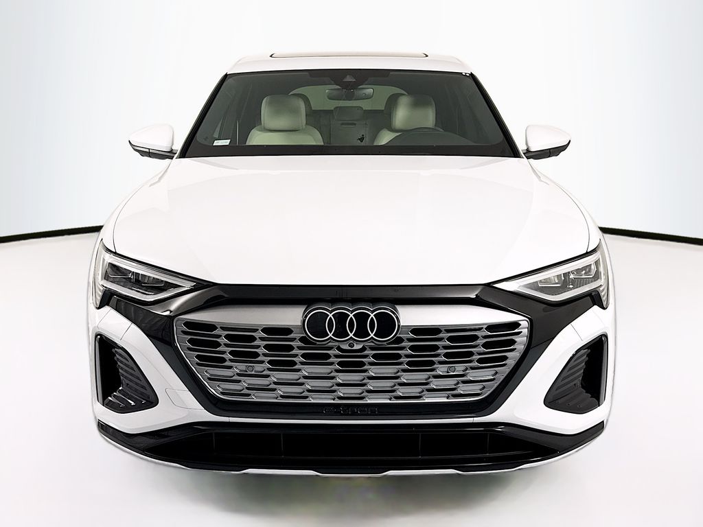 Thumbnail: 2024 Audi Q8 e-tron - 2