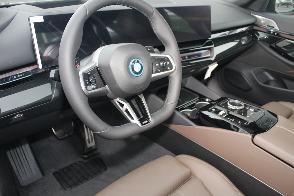 2026 BMW 5 Series 550e - Photo 13