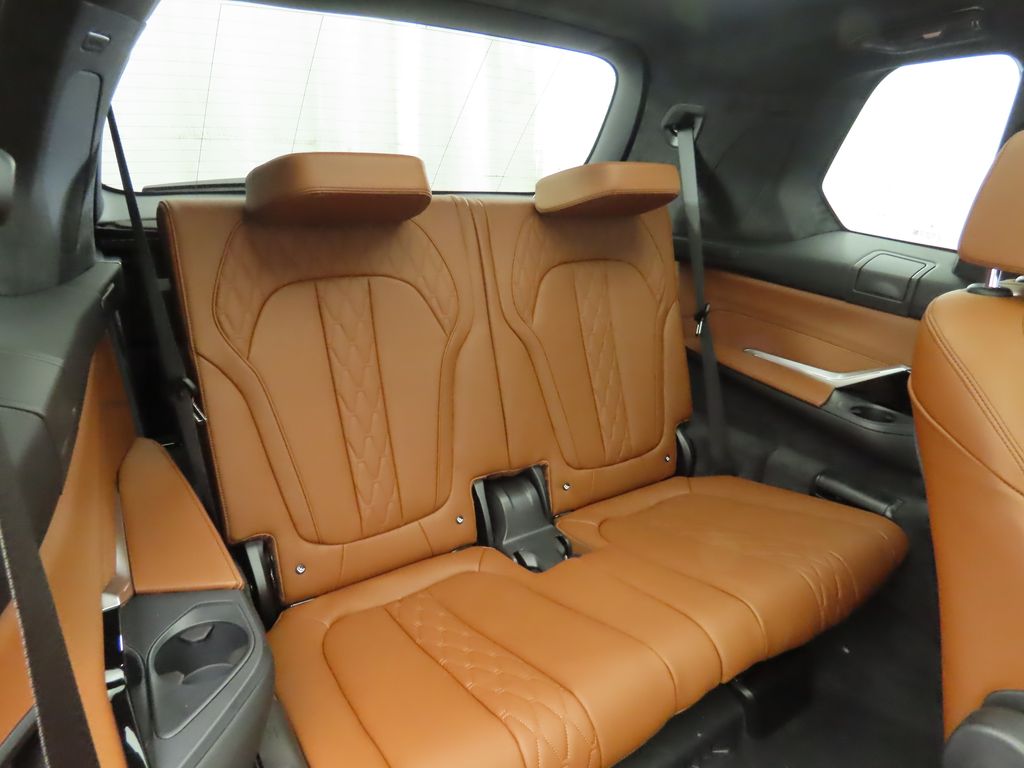 Thumbnail: 2026 BMW X7 - 29