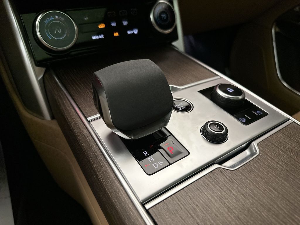 Thumbnail: 2023 Land Rover Range Rover - 15