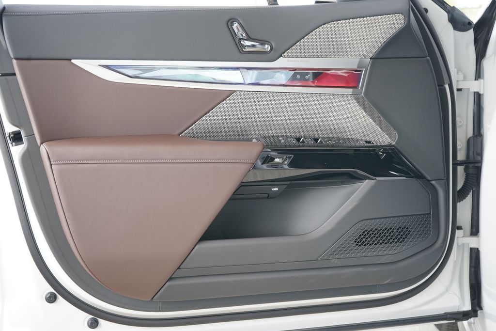 Thumbnail: 2026 BMW 7 Series - 11