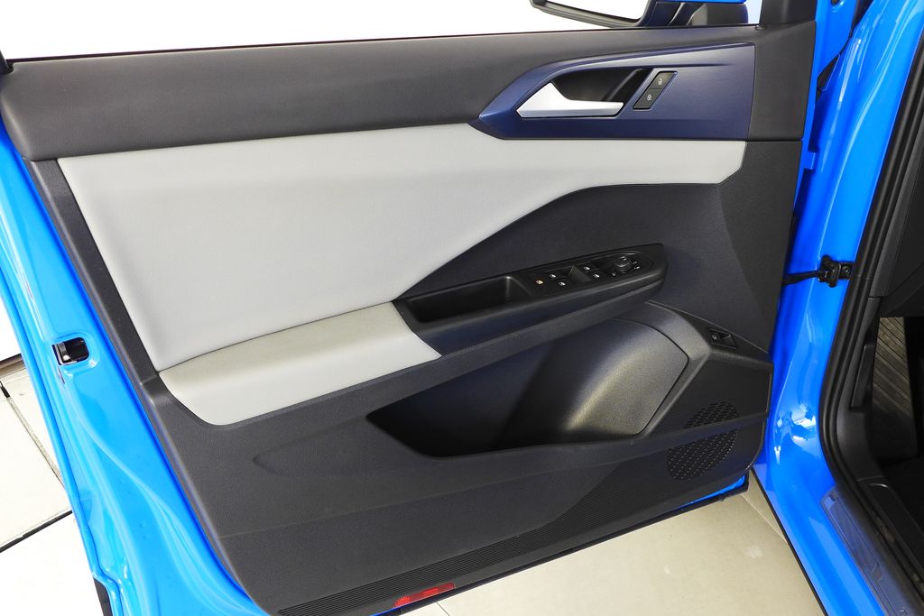 Thumbnail: 2022 Volkswagen Taos - 11