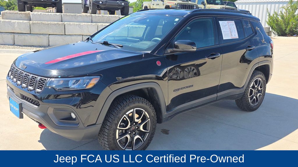 Diamond Black Crystal Pearlcoat 2025 Jeep Compass Trailhawk 4WD SUV / Crossover Four-Wheel Drive 8-Speed Automatic
