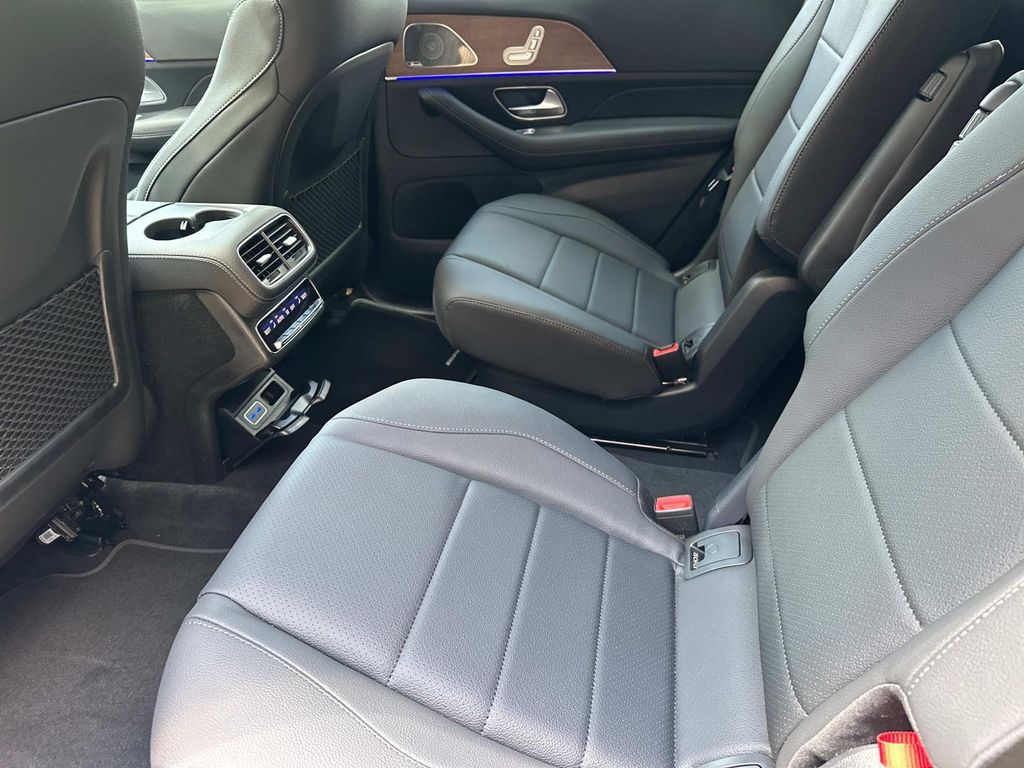 Thumbnail: 2025 Mercedes-Benz GLS - 23