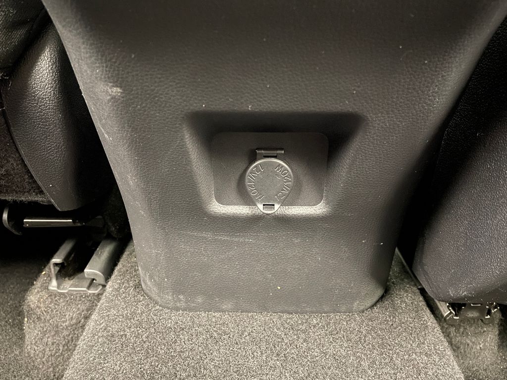 2022 Toyota RAV4 LE 23