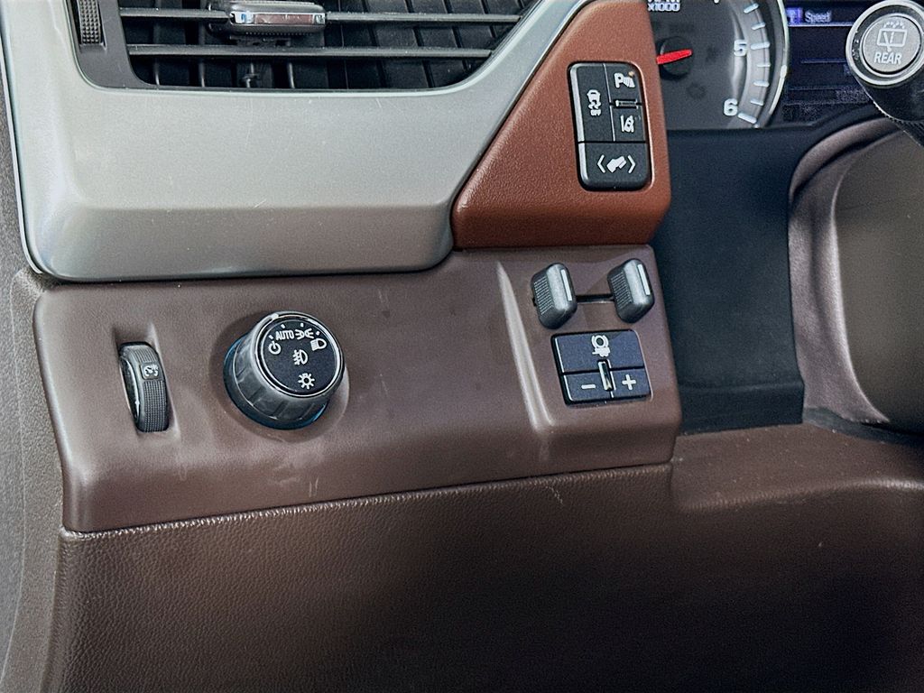 Thumbnail: 2015 Chevrolet Suburban - 10