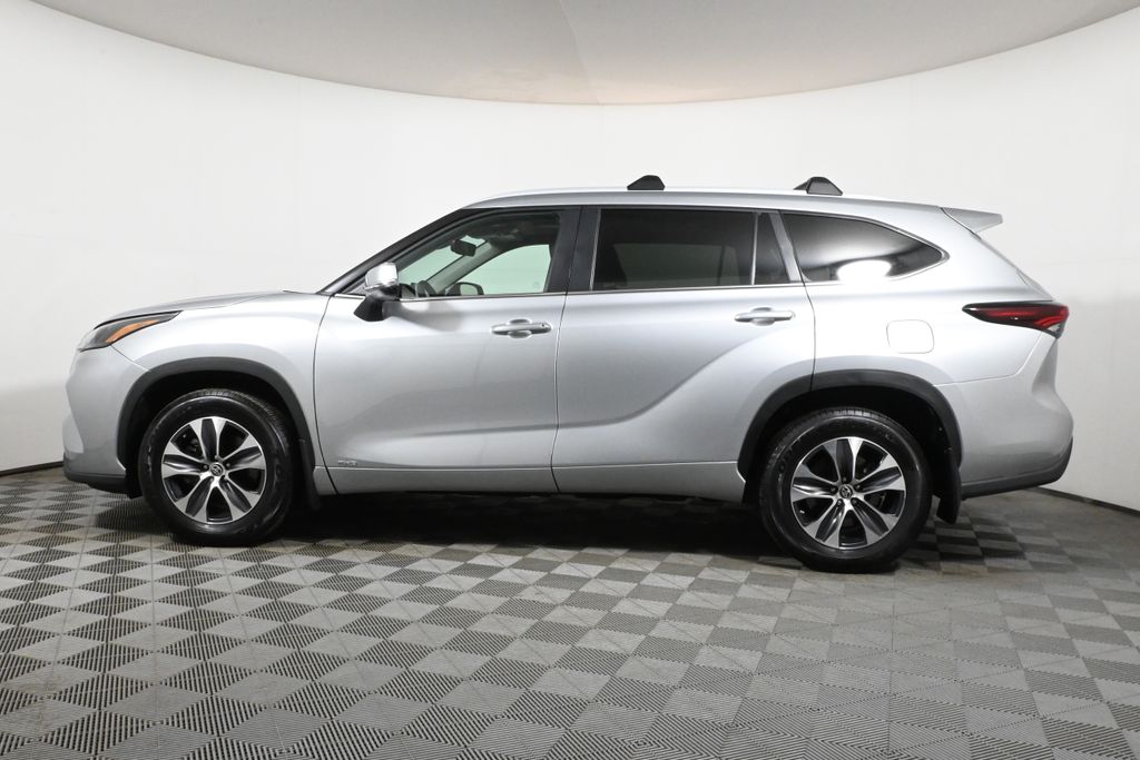 2024 Toyota Highlander XLE 2