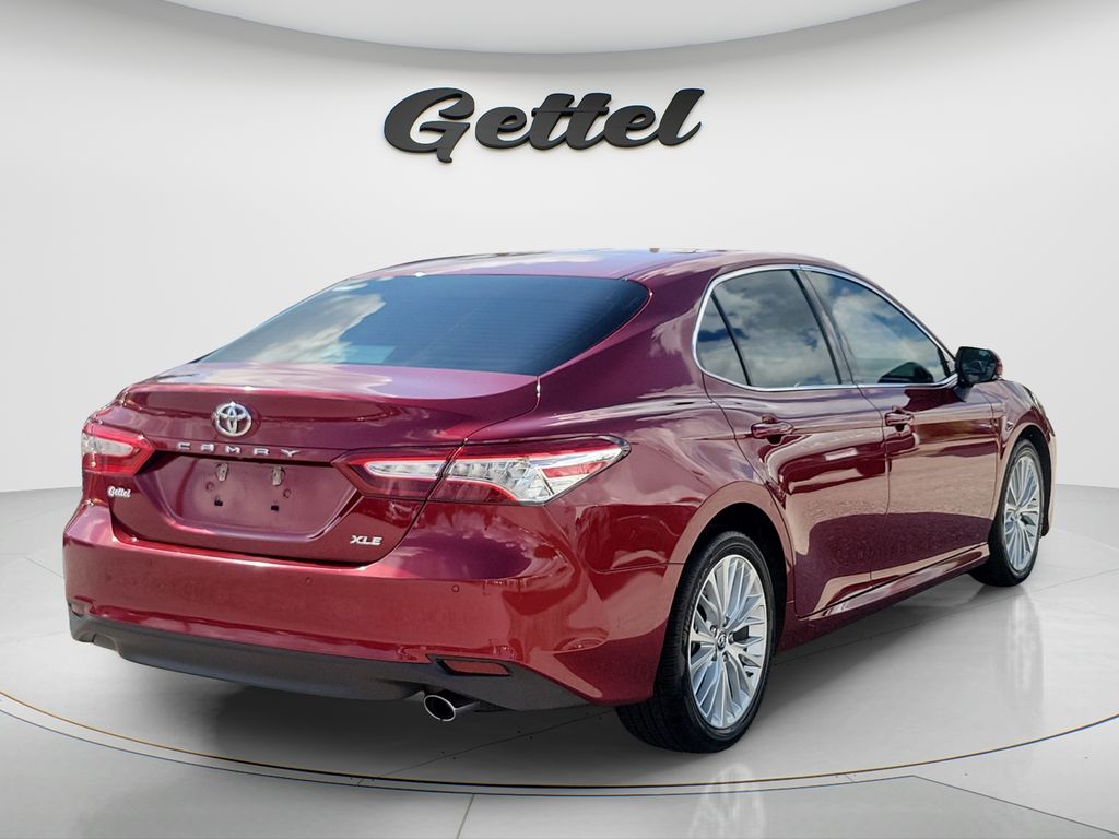 Used 2018 Red Toyota XLE image 5