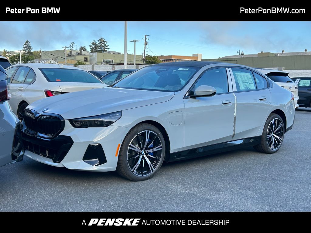 Thumbnail: 2026 BMW 5 Series - 1